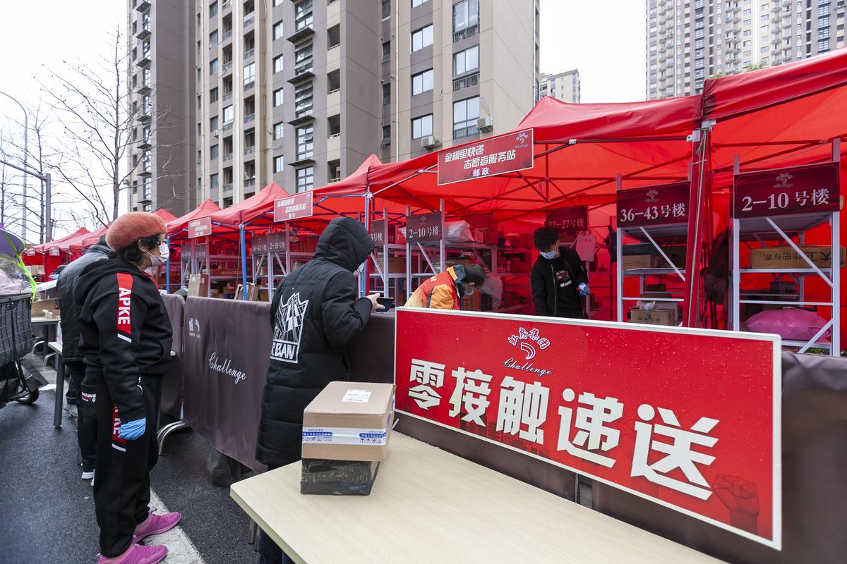 为快递撑伞为外卖保温上海社区创新发明快递集市